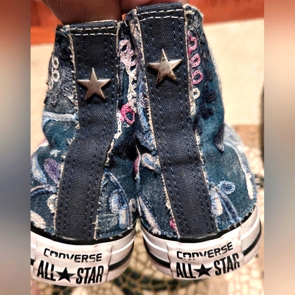 Limited Edition Chuck Taylor All Star High Vintage Denim Flowers Sneaker - Picture 7 of 12